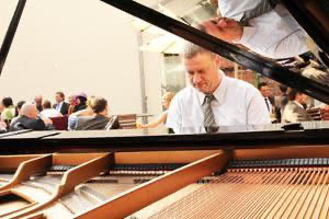 Pianst am Flügel für Hochzeit