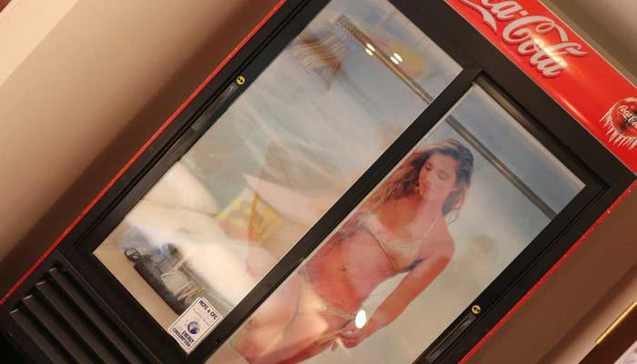 De Coca Cola-kledingkast in de surfer-themakamer tussen Münster en Osnabrück