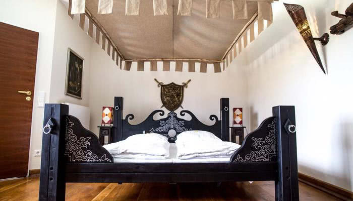 The four-poster bed in the Middle Ages Junior Suite