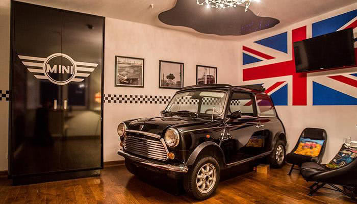 Das Hotel Themenzimmer Mini Cooper im Hotel Beverland