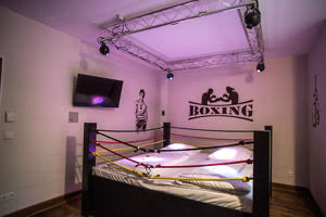 Im Tagungshotel gibt es auch Themenzimmer "Boxring".
