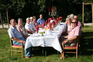 feudale Tafel in der Natur für Betriebsausflug oder Incentive