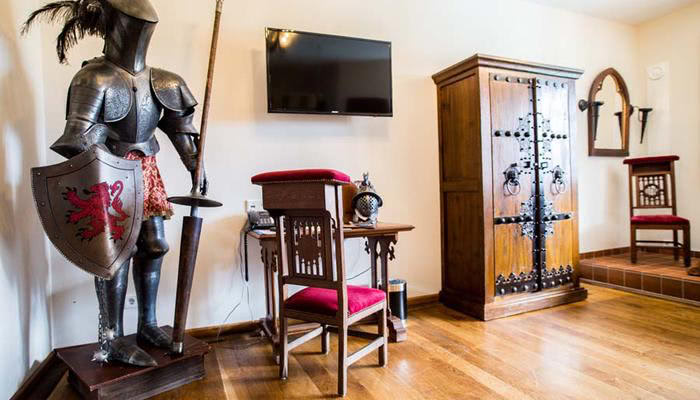 The handmade wooden bathtub in the Middle Ages Junior Suite is an eye-catcher