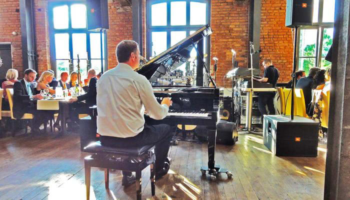 Pianist am Steinwayflügel bei Hochzeiten