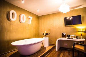 Themakamer James Bond 007 in het Beverland Group Resort