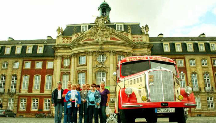 Stadtrundfahrt durch Münster mit dem Oldtimerbus