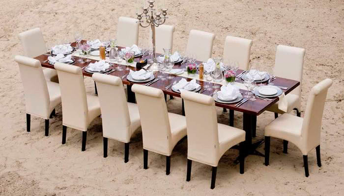 feudales Picknick auf dem Strand