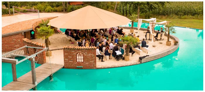 Die Trauung auf der Insel im Pool im Beverland bei Münster und Osnabrück