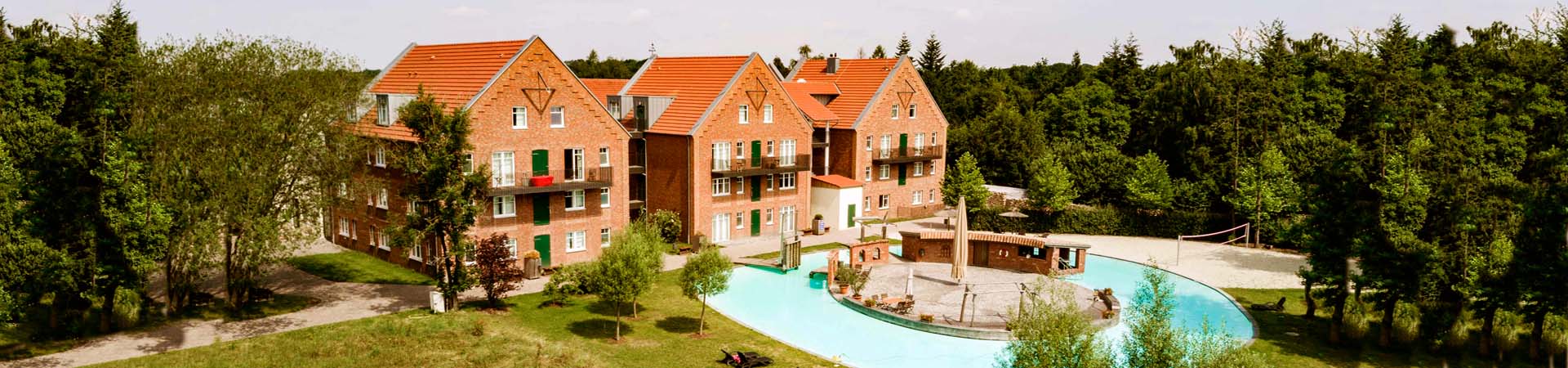 Pool mit Insel im Beverland Gruppen-Resort